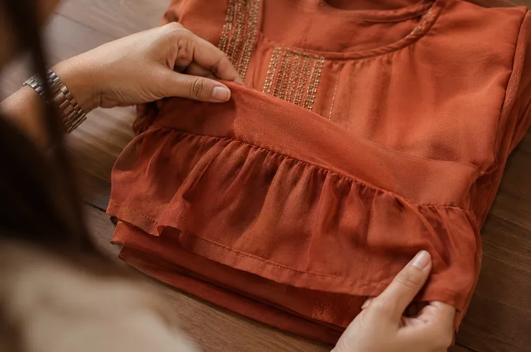 checking salwar kameez fabric seam quality before buying