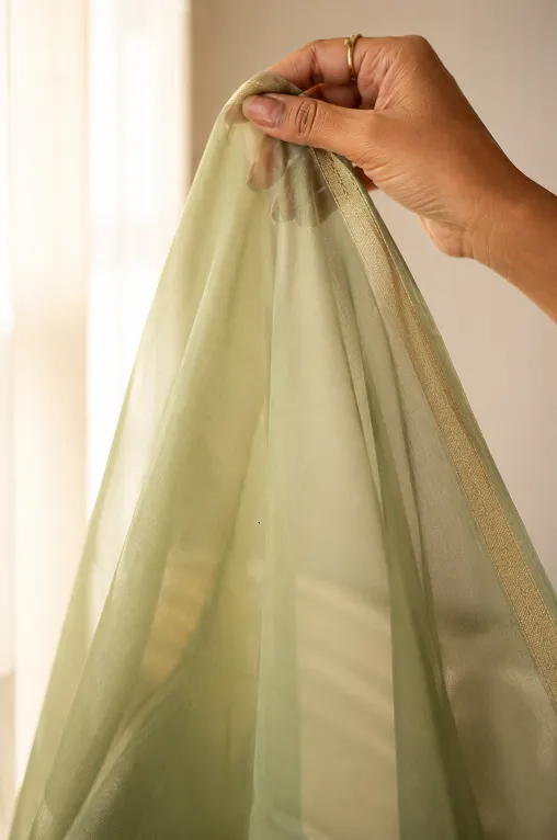 Checking saree fabric fall and drape before buying to know how it will move when worn