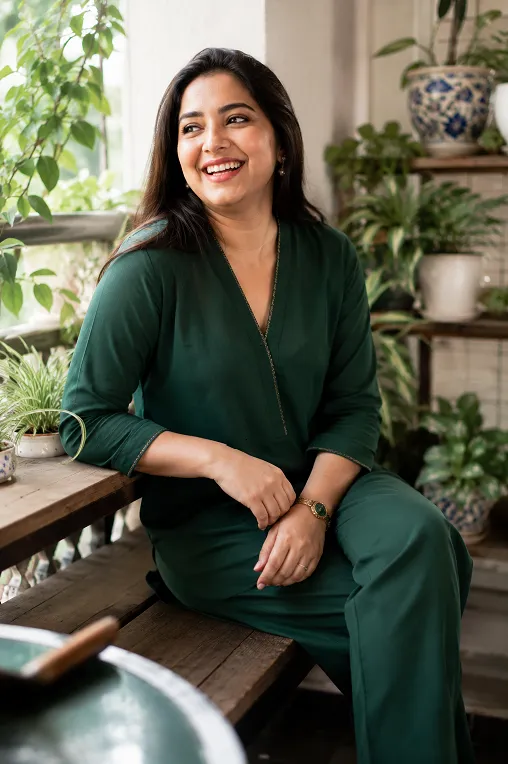 Monochrome kurta set styling for short height women