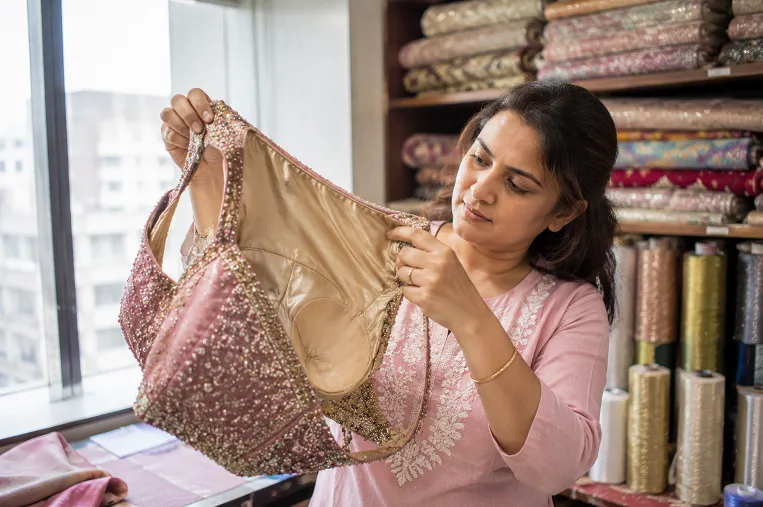 checking blouse lining and waistband stitching before buying a sangeet outfit