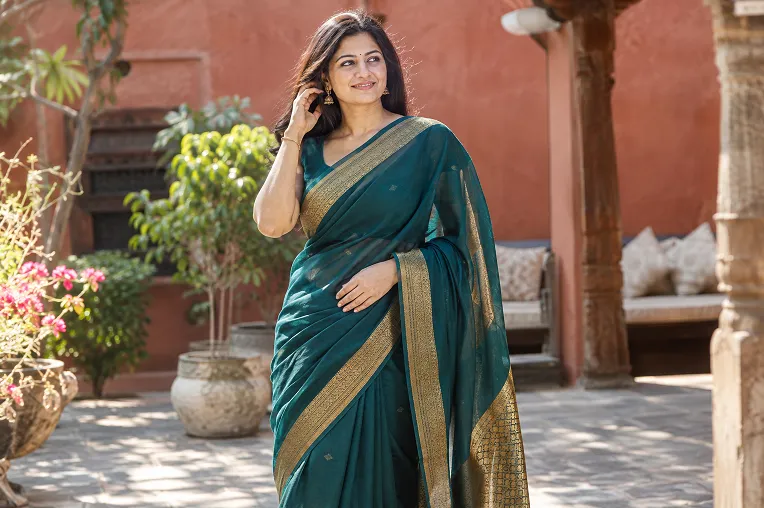 Woman with a rectangle body shape wearing a saree draped to create a defined waistline