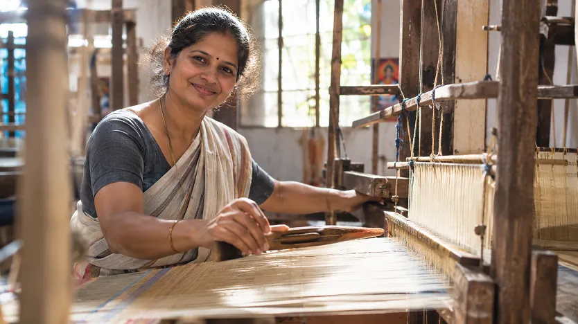how a saree is woven on a traditional handloom in Surat